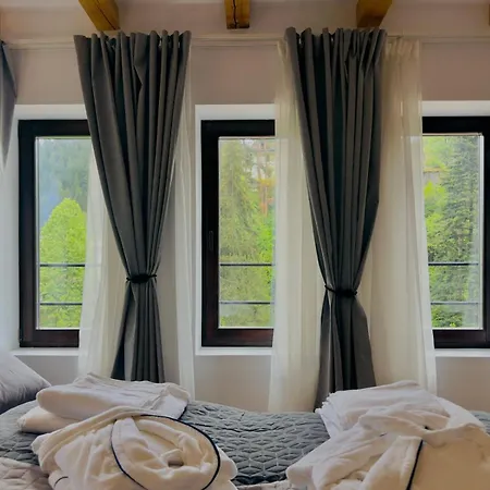 Mezinska Jacuzzi Sauna Villa *