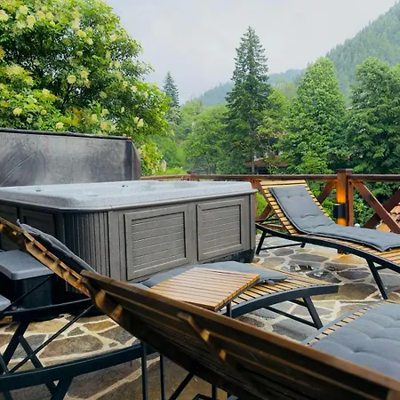 Mezinska Jacuzzi Sauna * Shiroka Lŭka