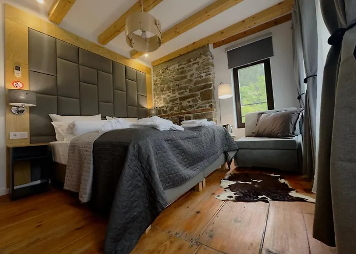 Луксозна вила Mezinska Jacuzzi Sauna *